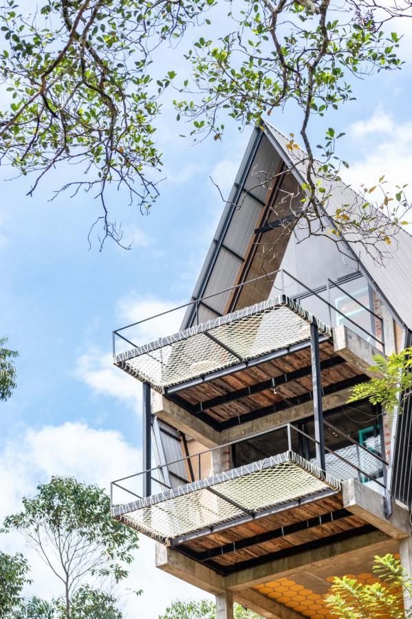 אלה Wild Bee Hostel מראה חיצוני תמונה