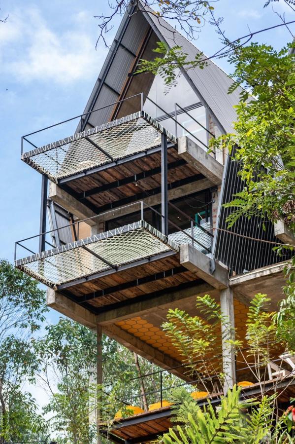 אלה Wild Bee Hostel מראה חיצוני תמונה