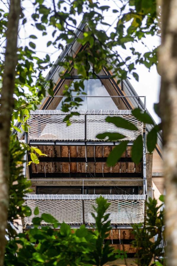 אלה Wild Bee Hostel מראה חיצוני תמונה