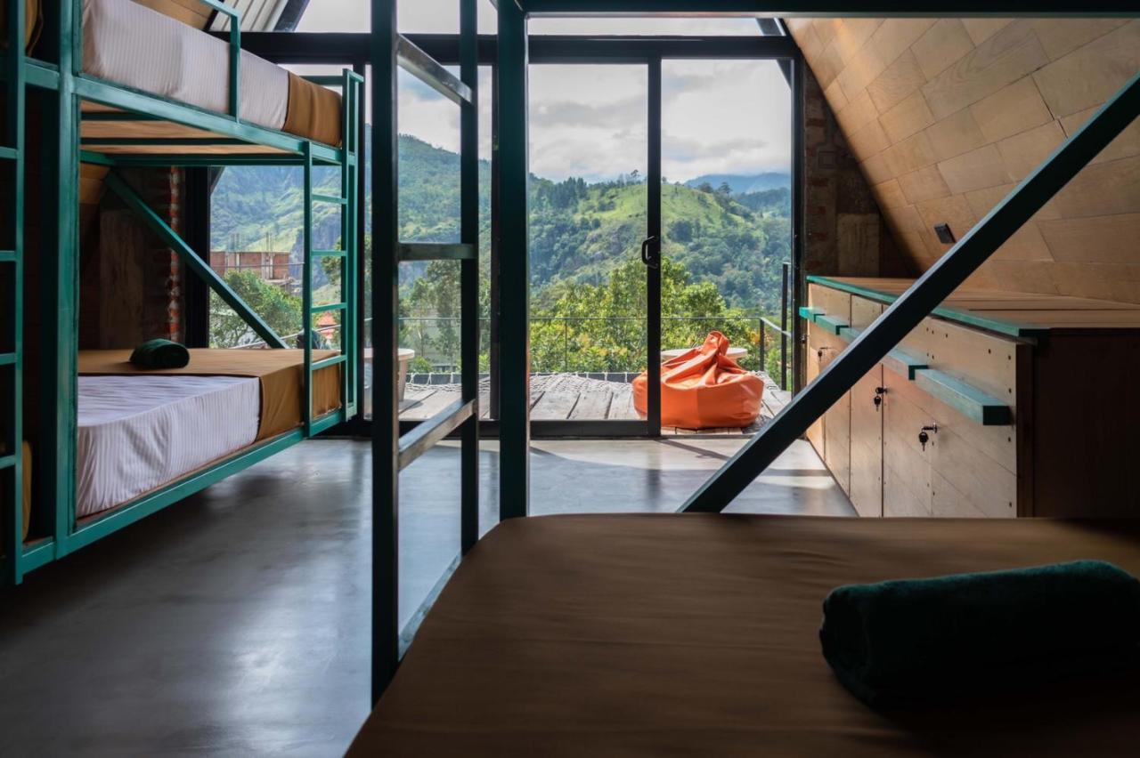 אלה Wild Bee Hostel מראה חיצוני תמונה